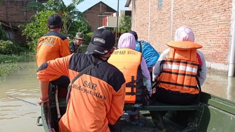 Aksi Kemanusiaan Tanggap Bencana Banjir Bandang Kudus