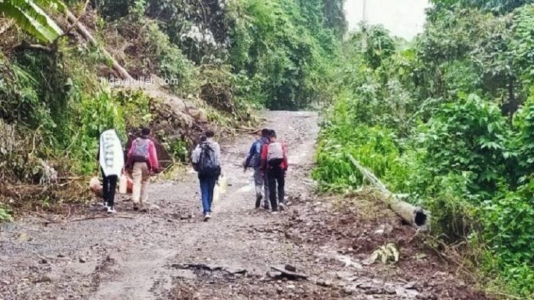 Menemui Orangtua di Desa Terisolir Pasca gempa, Santri Tempuh Perjalanan 18 Jam