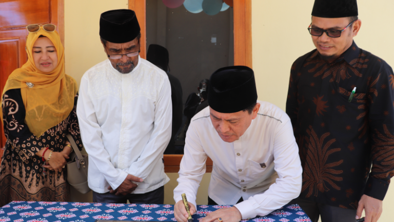 Kakanwil Kemenag Sulteng Resmikan Asrama Santri Ponpes Hidayatullah Palu