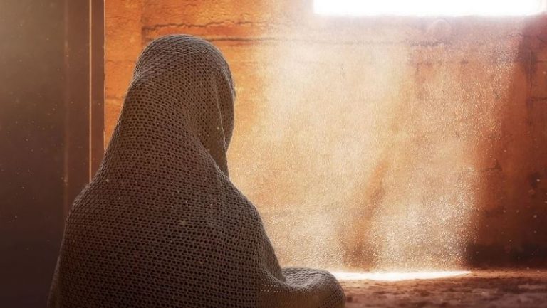 Ketika Suami Mengeluh Istrinya Selalu Terlambat Shalat Subuh