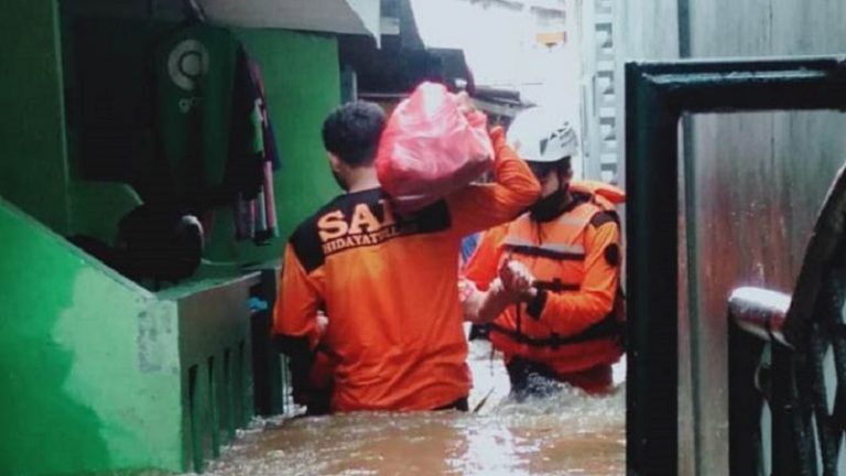 TASK Hidayatullah Tanggap Bencana Banjir Jakarta