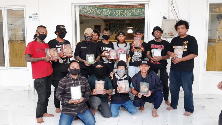Merangkul Preman, Komunitas Punk dan Anak Jalanan dengan Al Qur’an