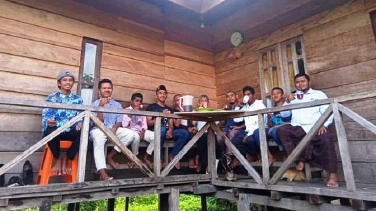 Mengabdi Jadi Guru Ngaji di Kepulauan Aru