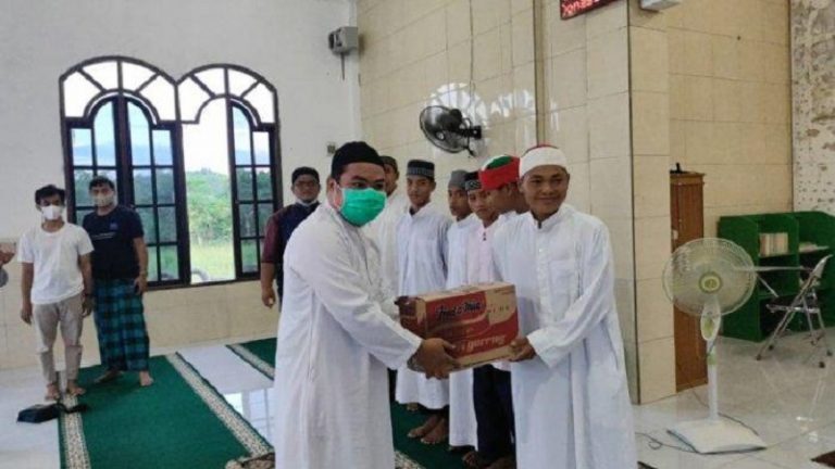 Forum Jurnalis Bontang Buka Puasa Bareng Santri Pondok Pesantren Hidayatullah