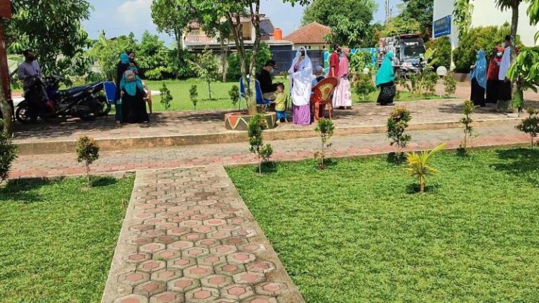 Pantau Kesehatan Santri, IMS Lakukan Swab Antigen di Ponpes Umar bin Khattab