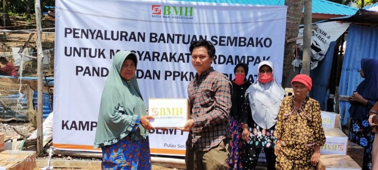 BMH Kirim Bantuan Sembako untuk Masyarakat Pulau Seraya Kepri