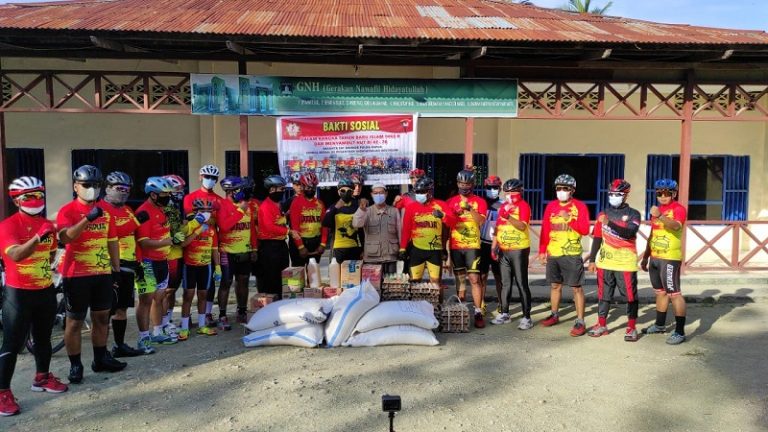 HUT RI ke-76, Keluarga Besar Brimob Baksos di Ponpes Hidayatullah Jayapura
