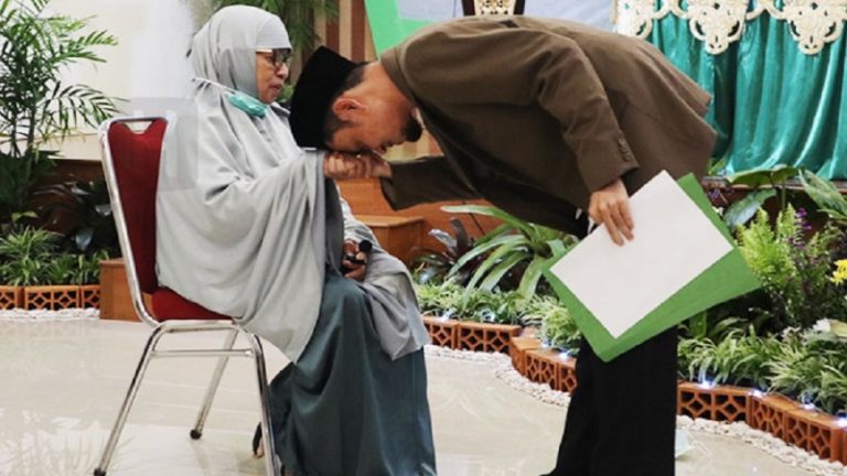 Meneladani Ibunda Aida Chered