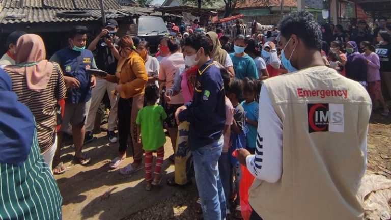 IMS Berbagai 1500 Makanan Sehat kepada Pemulung Jabodetabek