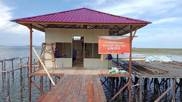 BMH Bangun Rumah Quran di Atas Air Laut di Selangan