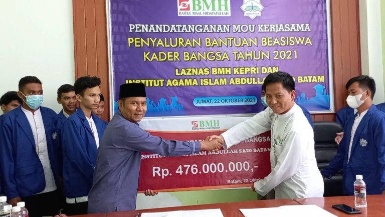 Kucurkan Beasiswa 476 Juta Rupiah untuk Kader Bangsa