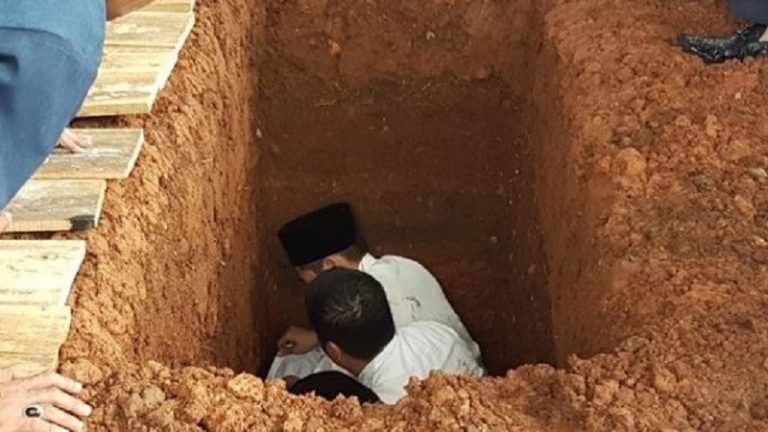 Kehidupan Mukmin dan Kafir Saat di Alam Kubur