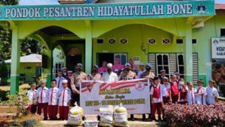 Batalyon Pelopor Anjangsana ke Pesantren Hidayatullah Kabupaten Bone