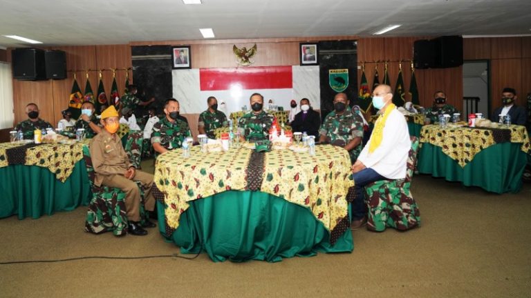 Santri Hidayatullah Turut Peringati Hari Juang TNI AD di Kodam Kasuari