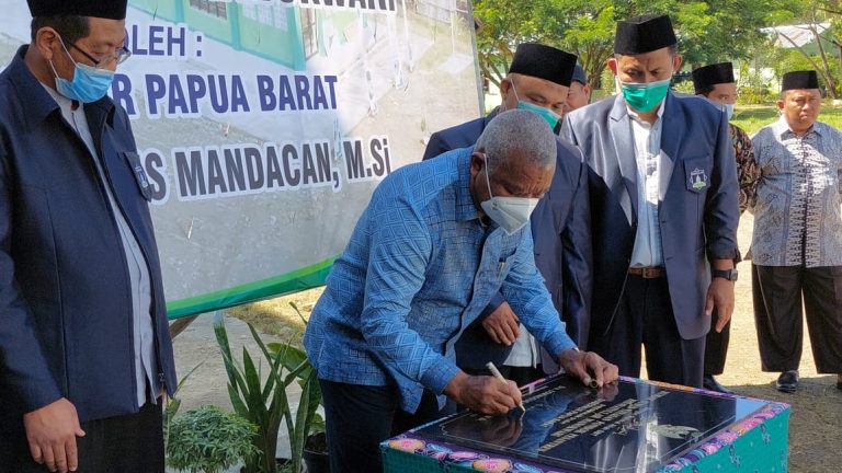 Gubernur Resmikan Rusun Santri ‘Ummu Atikah’ Hidayatullah Manokwari