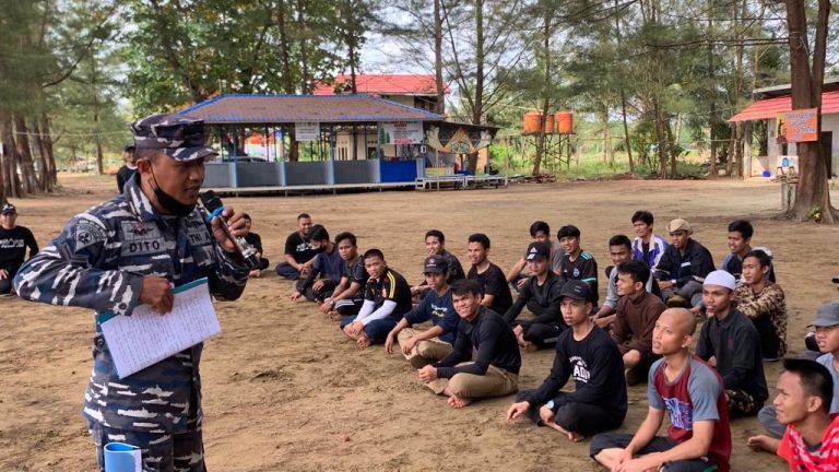 TNI AL Latih Mahasiswa PUZ-STIS Hidayatullah Jaga Kedaulatan NKRI