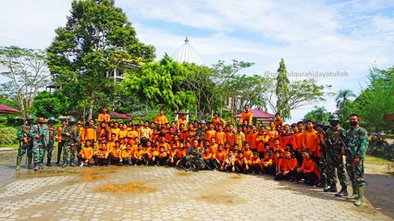 Prajurit TNI Berlatih di Ponpes Hidayatullah Balikpapan