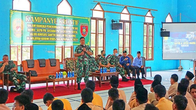 Kodim 0905/BPN dan Kodam VI/Mlw Kampanye Kreatif Penerimaan Santri Masuk TNI