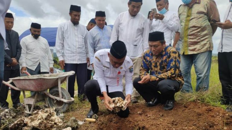 Peletakan Batu Pertama Kampus Ponpes Hidayatullah Buton Tengah
