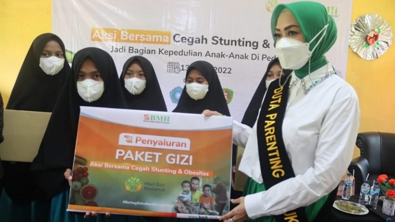 BMH Bersama Duta Parenting Realisasikan Program Peduli Kesehatan Santri di Maluku