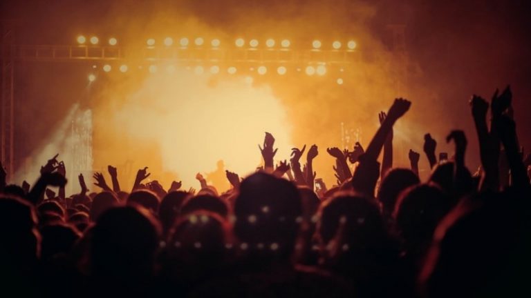 Jangan Sampai Hanyut dalam Peradaban Pesta