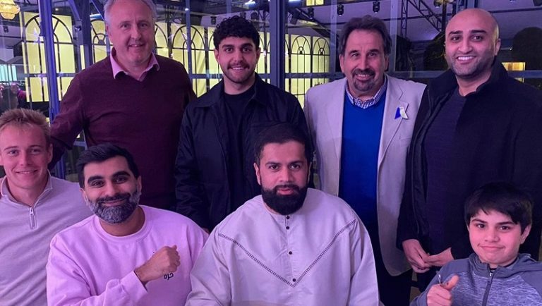 Menyambut Shalat Idul Fitri di Ewood Park Stadium