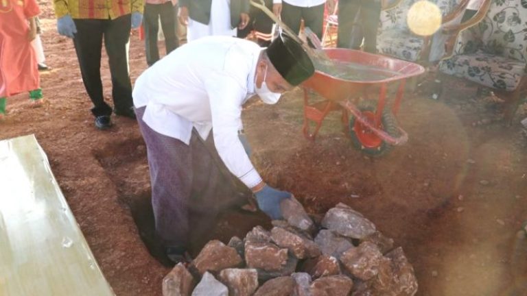Bupati Letakkan Batu Pertama Masjid Ponpes Hidayatullah Towuti