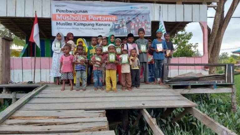 Kebaikan Zakat Bahagiakan Muslim Pedalaman Kamundan Papua Barat