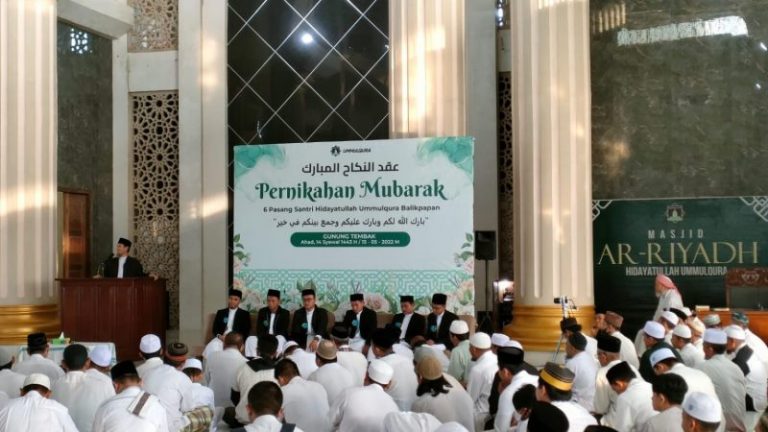 Hidayatullah Balikpapan Gelar Pernikahan Mubarak 6 Pasang Santri