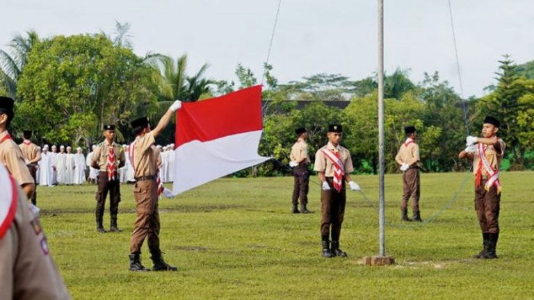 Khidmat Upacara HUT RI ke-77 di Kampus Induk Hidayatullah Gunung Tembak