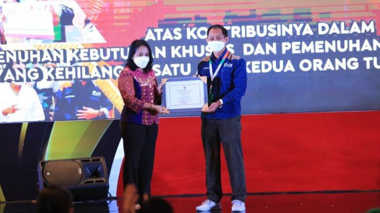 Laznas BMH Terima Piagam Penghargaan dari Menteri Kemen PPPA