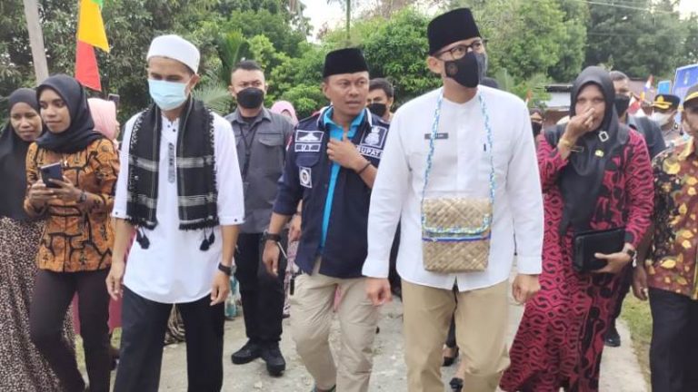 Menparekraf Motivasi Santri saat Kunjungi Kampus Ponpes Hidayatullah Fakfak