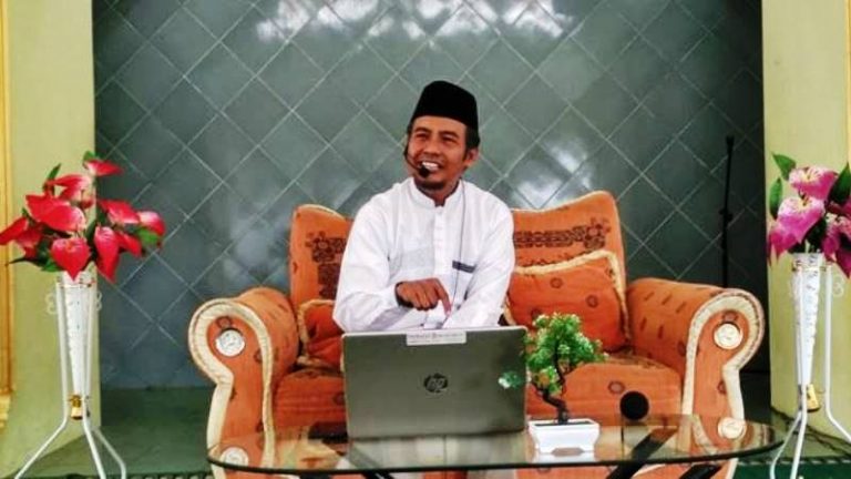 Orangtua Wajib Mendidik Anak-anaknya dengan Dasar Ilmu Agama