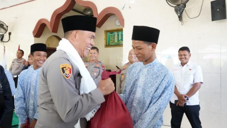 Kapolda Papua Barat Berikan Motivasi Santri Hidayatullah Manokwari agar Raih Sukses