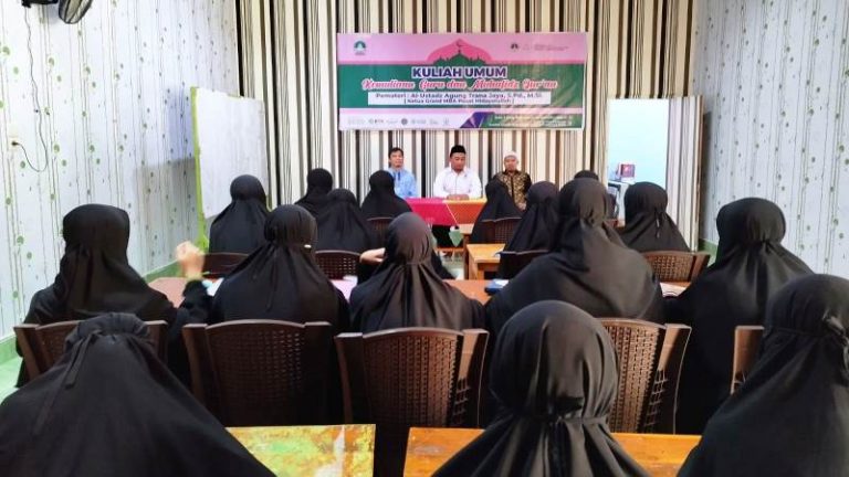 Ketua Grand MBA beri Kuliah Umum di Sekolah Daiyah Hidayatullah Bone