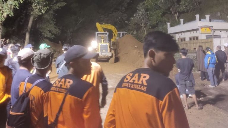 Kirim Bantuan, BMH – SAR Hidayatullah Tembus Lokasi Terdampak Gempa Cianjur