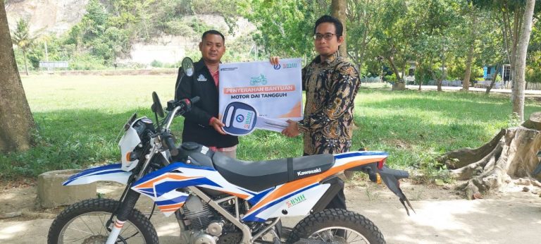 Laznas BMH-BRILiaN Serahkan Motor Dakwah untuk Dai di Papua