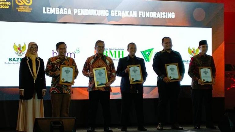 Laznas BMH Terima 4 Award di Panggung Penyerahan “Indonesia Fundraising Award 2022”