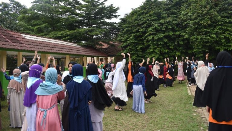 Murid SMP Putri Hidayatullah Depok Tunda Liburan Penuh Keceriaan Gelar Quran Camp