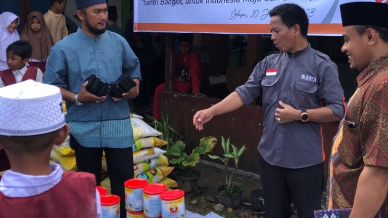 Hidayatullah Lingga Terima Peralatan Ibadah dan Logistik dari BMH Kepri