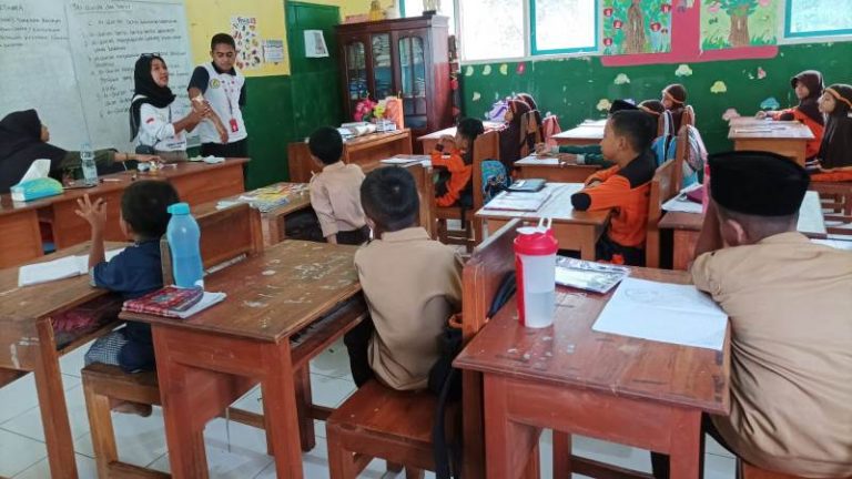 PMI Latih Jiwa Empati Murid SD Integral Hidayatullah Baubau