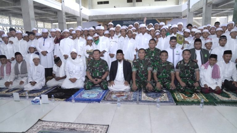 Kunjungi Pesantren Hidayatullah, Panglima TNI Ajak Santri Gabung dengan TNI