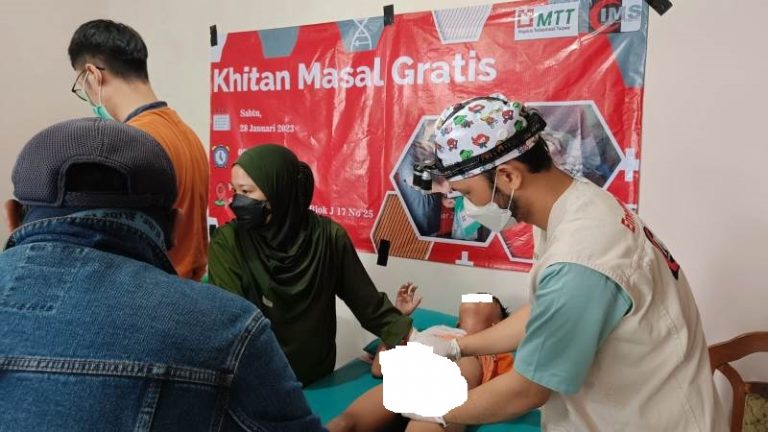 Gembiranya para Orangtua dengan Diadakannya Khitan Massal Gratis IMS dan MTT