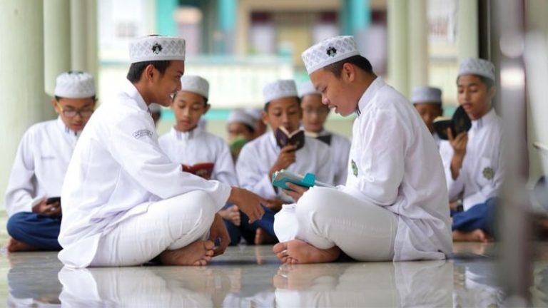 Konsisten dengan Al Qur’an sebagai Kunci Kemenangan