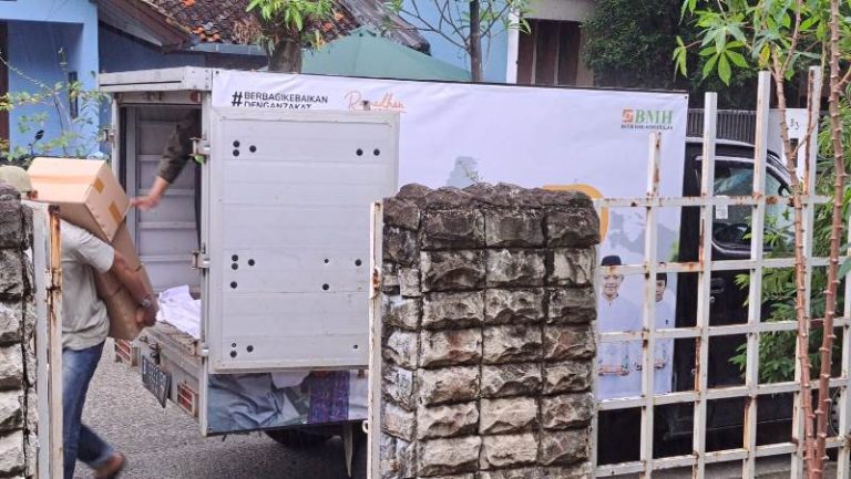 Bersama Kang Maman, Laznas BMH Lanjutkan Pengiriman Alquran