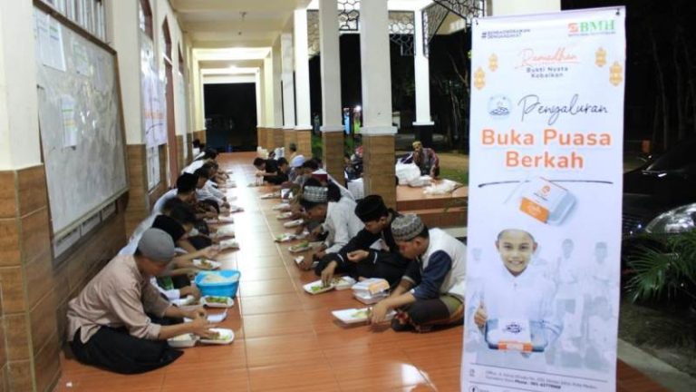 Santri di Hidayatullah Polonia Bahagia Nikmati Buka Puasa Berkah