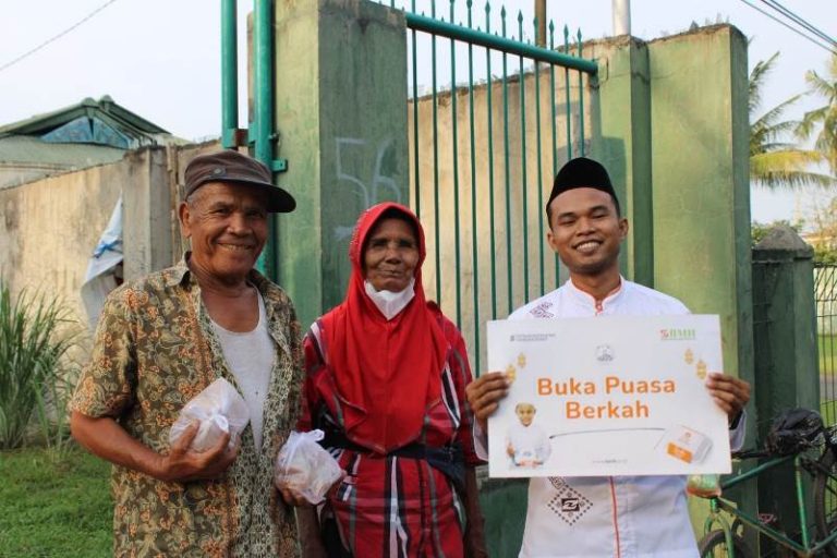Berbagi Bahagia Sesama Laznas Bagikan Paket Buka Puasa OTR