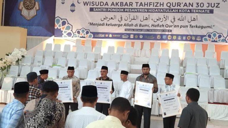 Empat Pemimpin Daerah Malut Terima Apresiasi sebagai Tokoh Peduli Pendidikan Islam