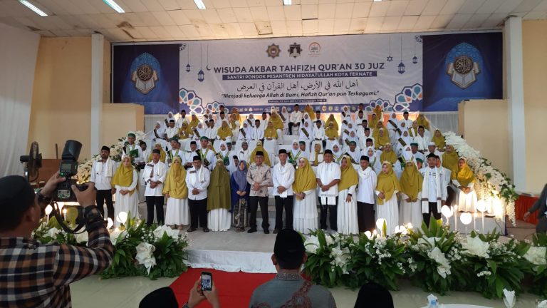 Wakili DPP Hidayatullah, Ust Wahyu Rahman Hadiri Wisuda Akbar Tahfidz Qur’an Hidayatullah Malut