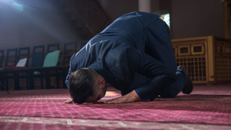 Meminta, Bersandar, dan Mengeluh Hanya kepada Allah